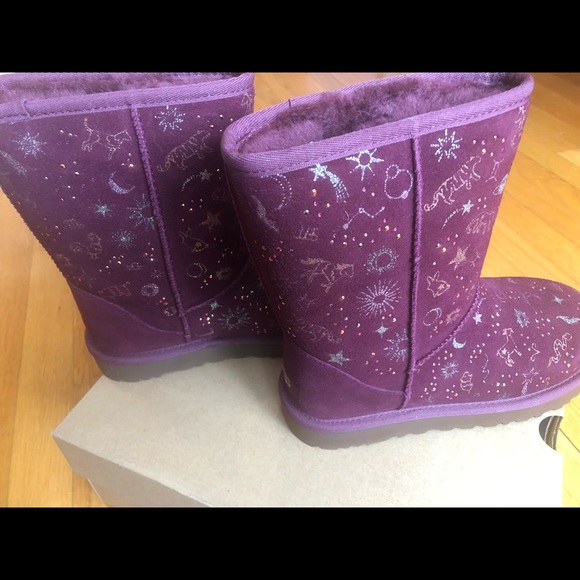 UGG Wild Grape Classic Zodiac Short Suede Boot NEW in Box - Picture 12 of 12